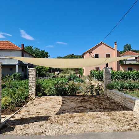 Holiday Home Lipa Nasa Nevidane Luaran gambar