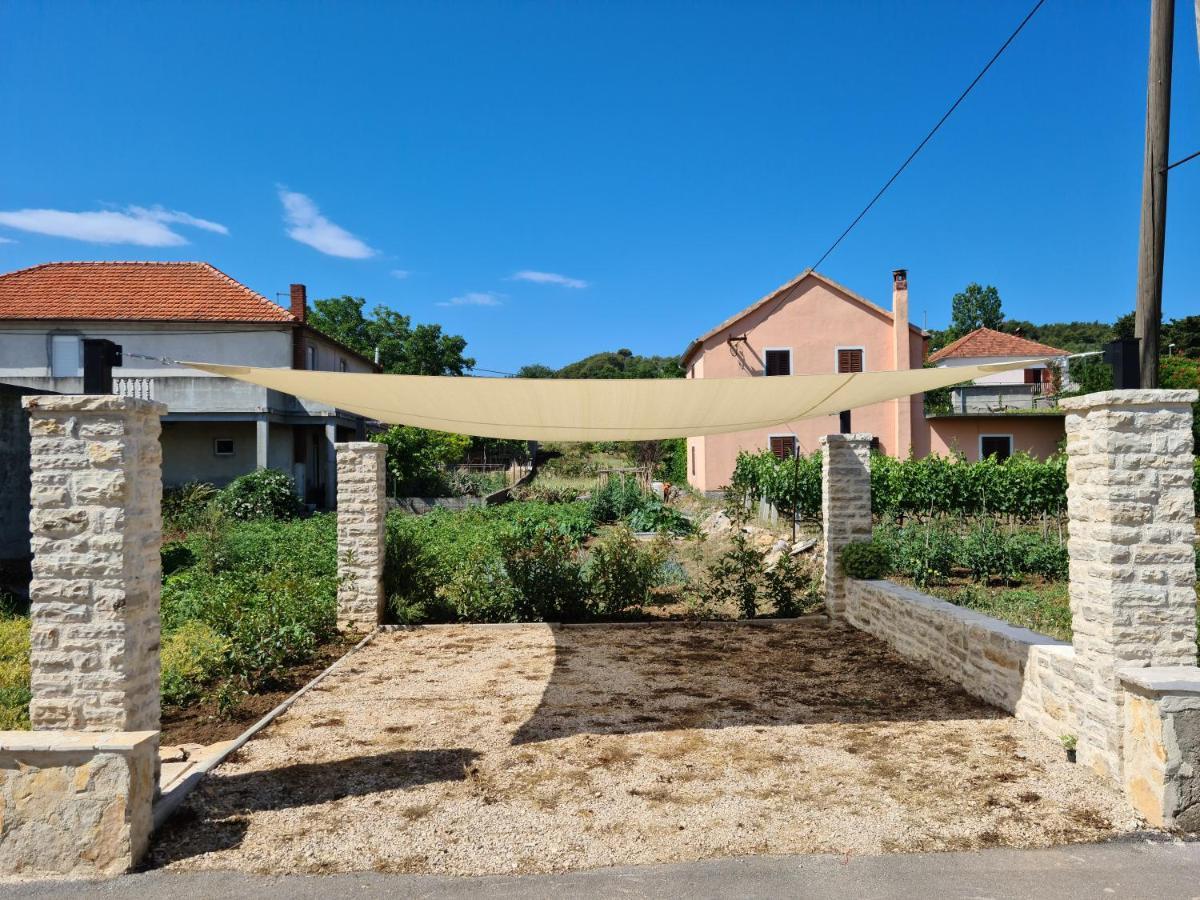 Holiday Home Lipa Nasa Nevidane Luaran gambar